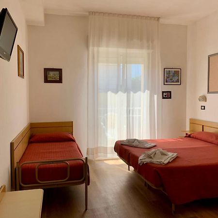 Hotel Tre Grazie Rimini Exterior photo